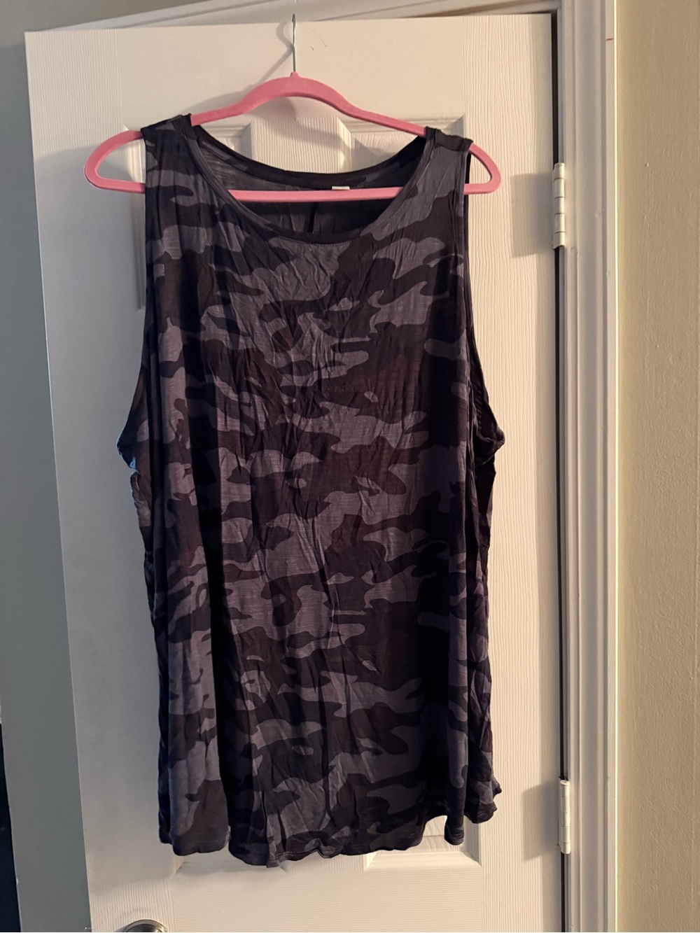 Old Navy Women's Black & Gray Camo Tank Top